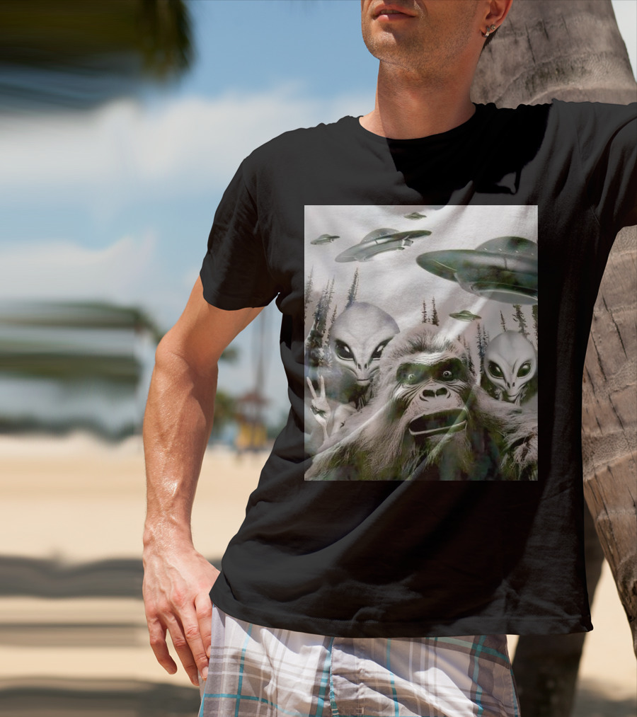 Bigfoot Aliens Selfie UFO Forest Adventure T-Shirt