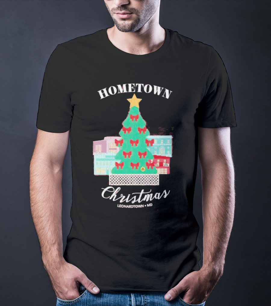 Hometown Christmas Leonardtown MD Christmas Tree With Red Bows And Star T-Shirt