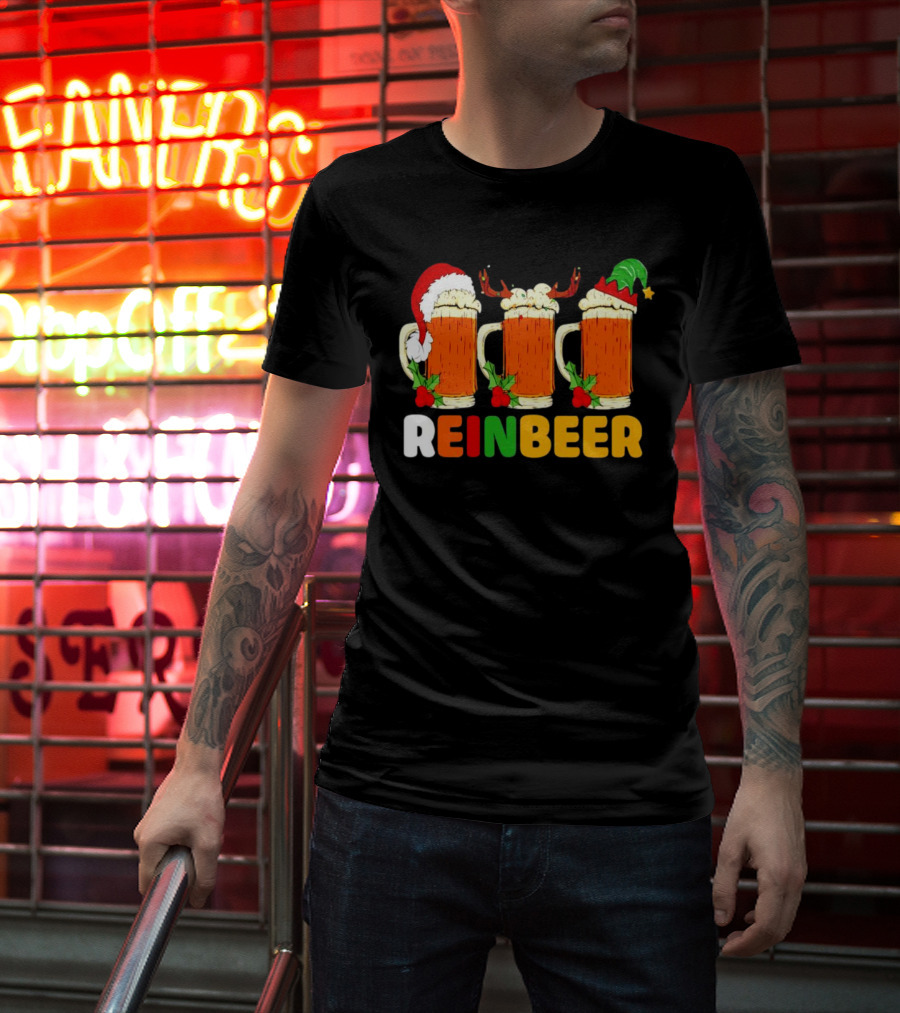 Reinbeer Merry Christmas Funny Beer Mugs With Santa And Elf Hats And Reindeer Antlers T-Shirt