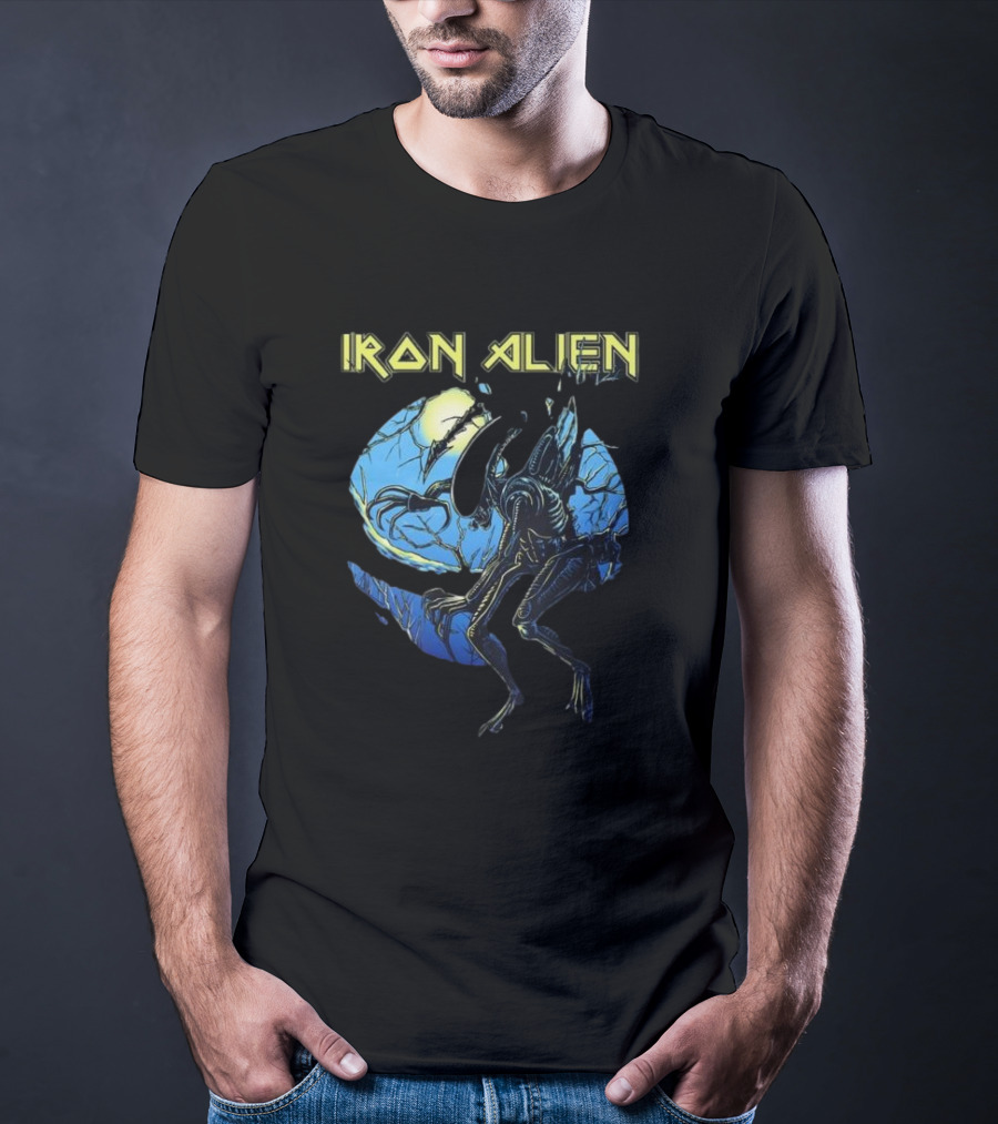 Iron Alien Xenomorph Moonlight Scene T-Shirt