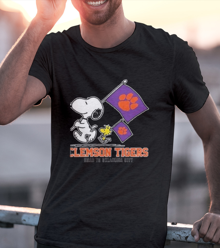 Snoopy And Woodstock Clemson Tigers Journey To Oklahoma City With Paw Flags T-Shirt