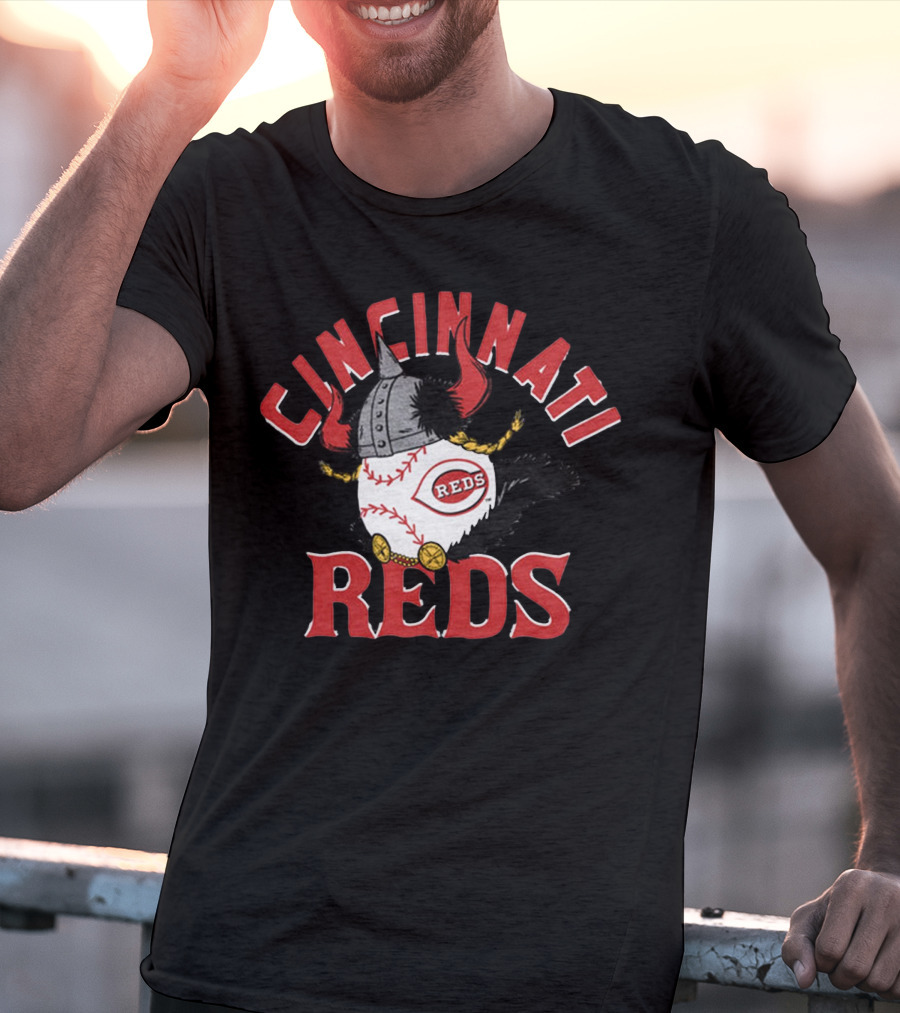 Cincinnati Reds Viking Baseball Helmet And Horns T-Shirt