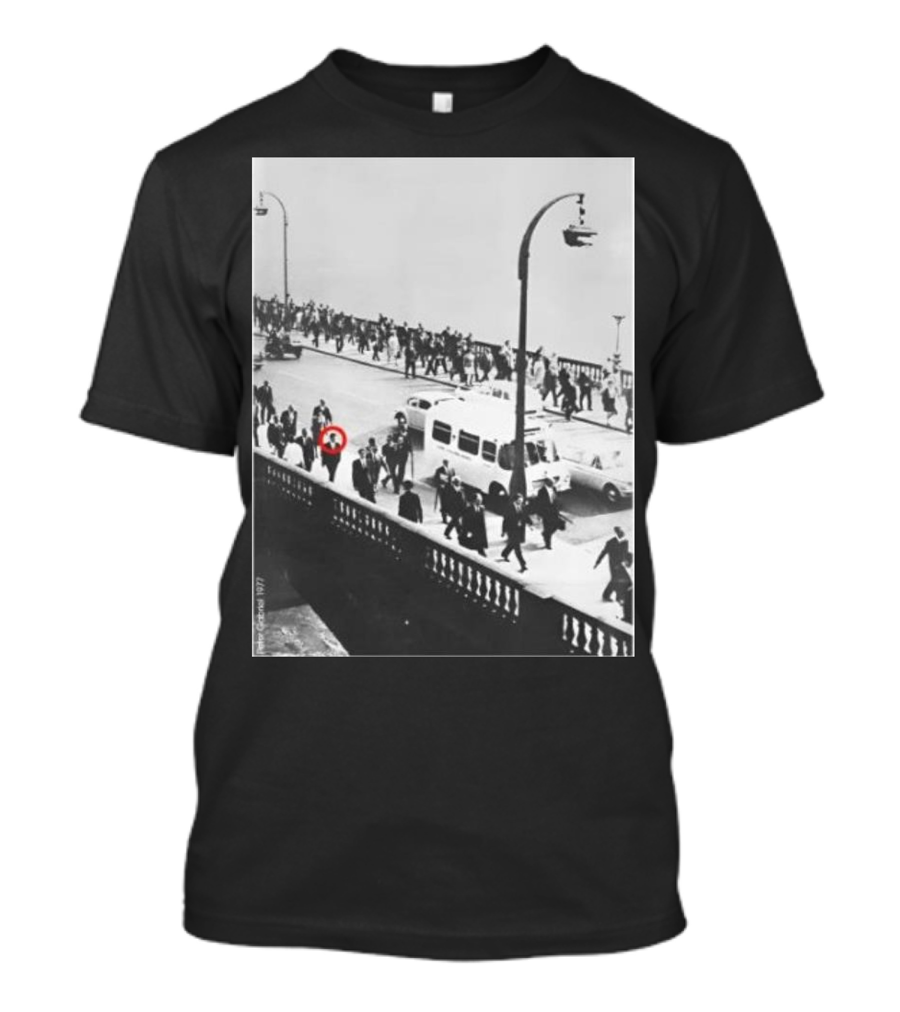 Peter Gabriel In 1977 Urban Crowd With Red Circle Highlight T-Shirt