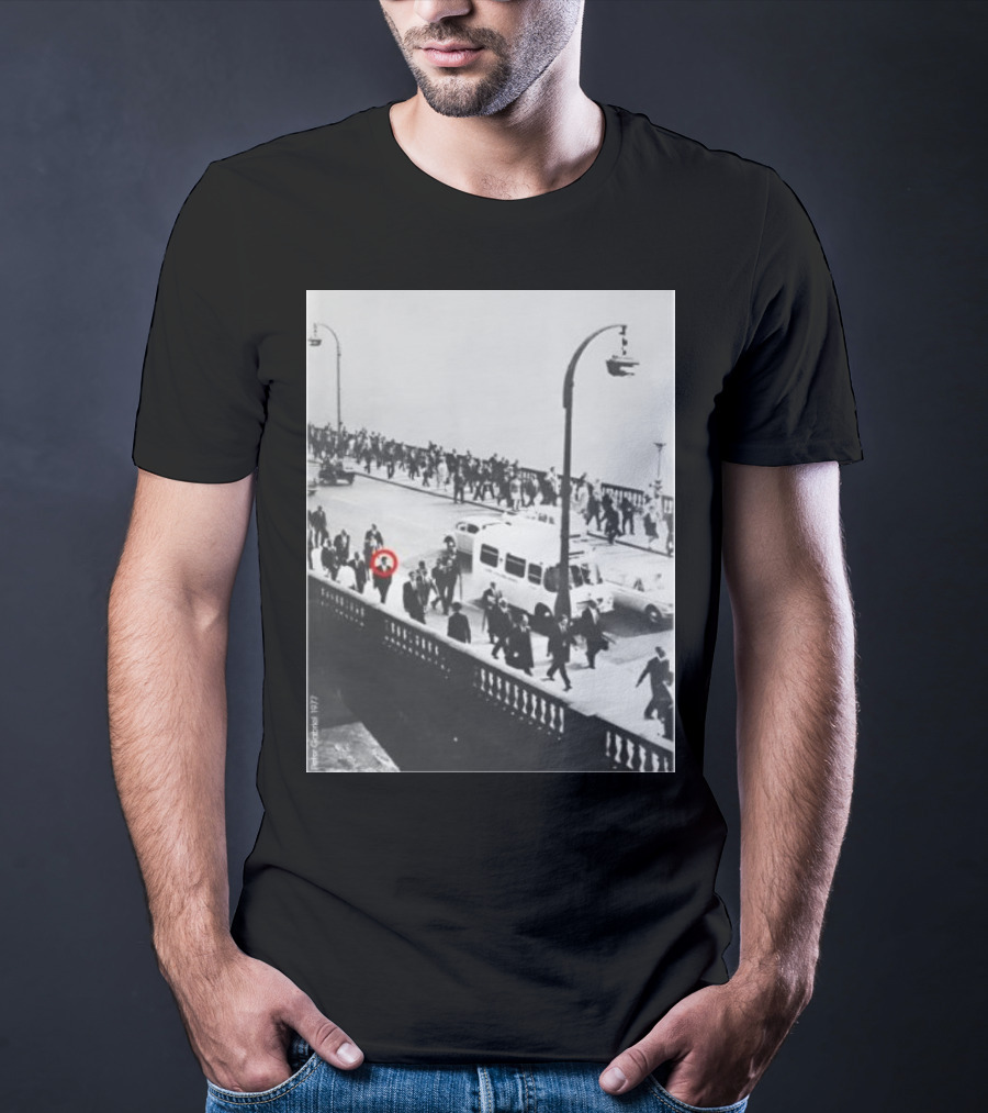 Peter Gabriel In 1977 Urban Crowd With Red Circle Highlight T-Shirt