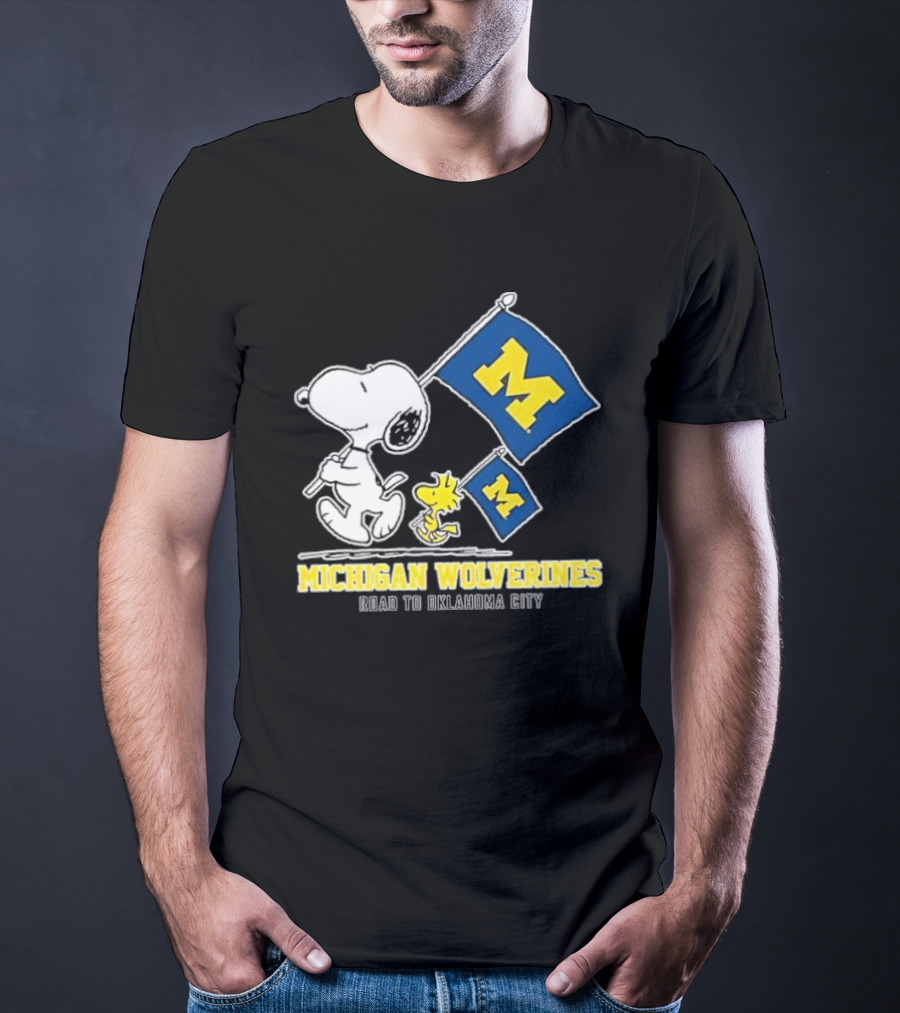 Snoopy And Woodstock Michigan Wolverines Flags Road To Oklahoma City T-Shirt