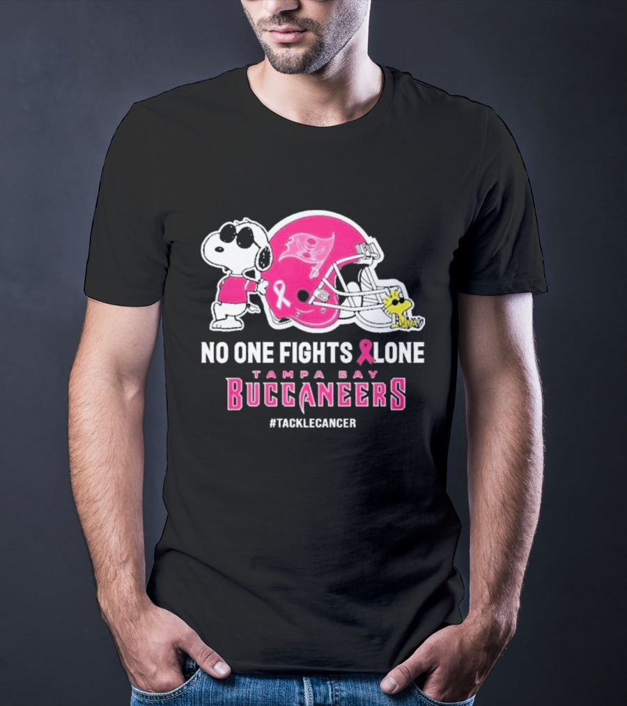 Snoopy And Woodstock No One Fights Alone Tampa Bay Buccaneers #Tacklecancer Pink Helmet T-Shirt