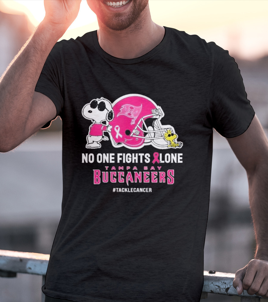 Snoopy And Woodstock No One Fights Alone Tampa Bay Buccaneers #Tacklecancer Pink Helmet T-Shirt