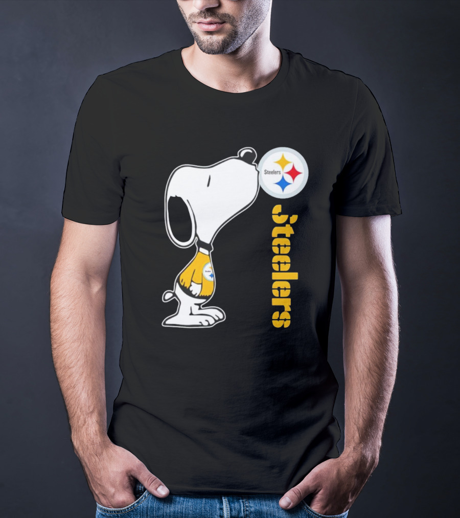 Snoopy Steelers Football Logo Kiss T-Shirt