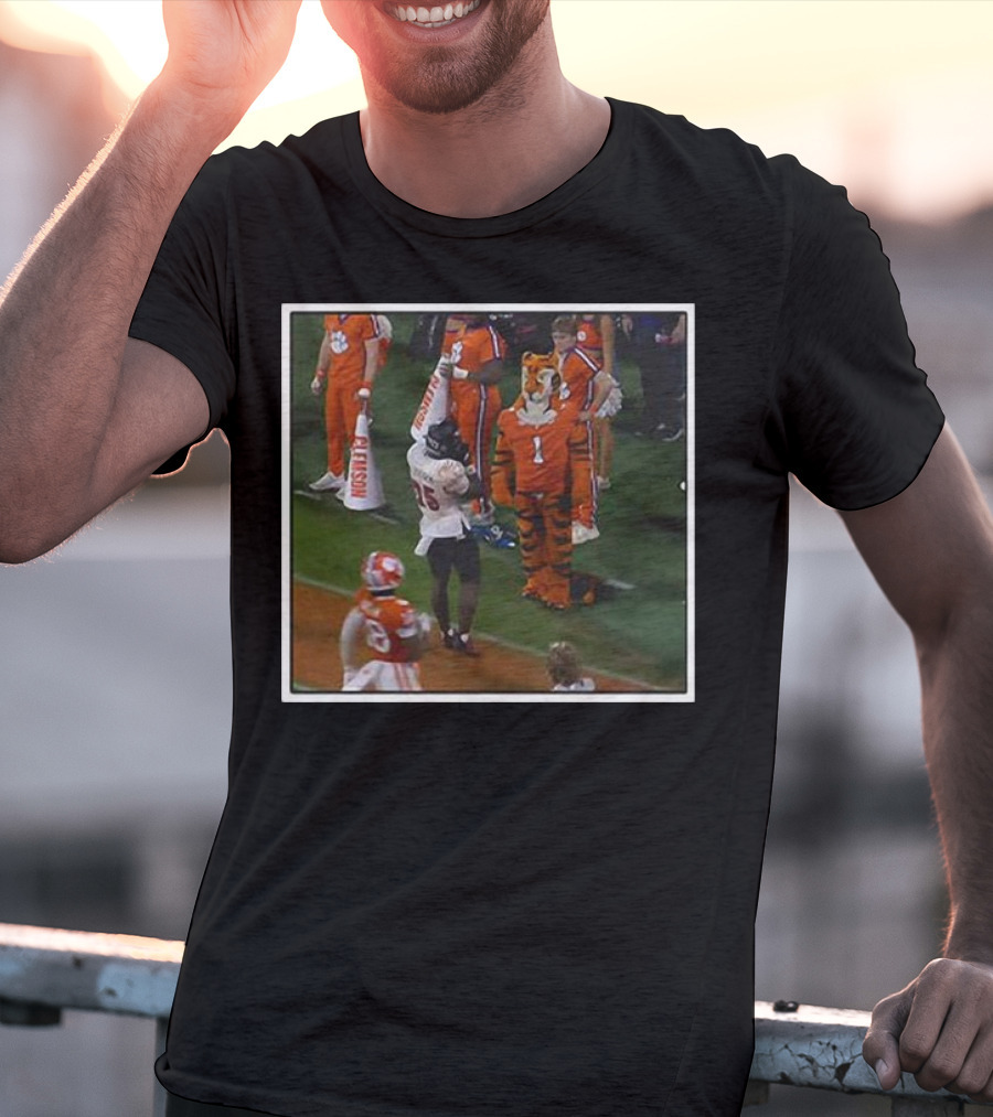 Clemson Tigers Mascot And Louisville Cardinals Player On Sideline T-Shirt