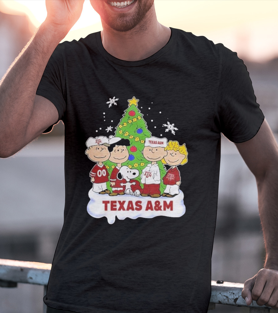 Texas A&M Aggies Christmas With Snoopy And Peanuts Characters T-Shirt