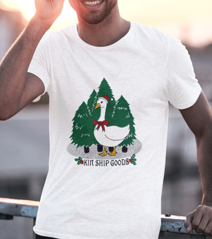 Kin Ship Goods Santa Claus Duck Christmas Trees Merry Christmas T-Shirt