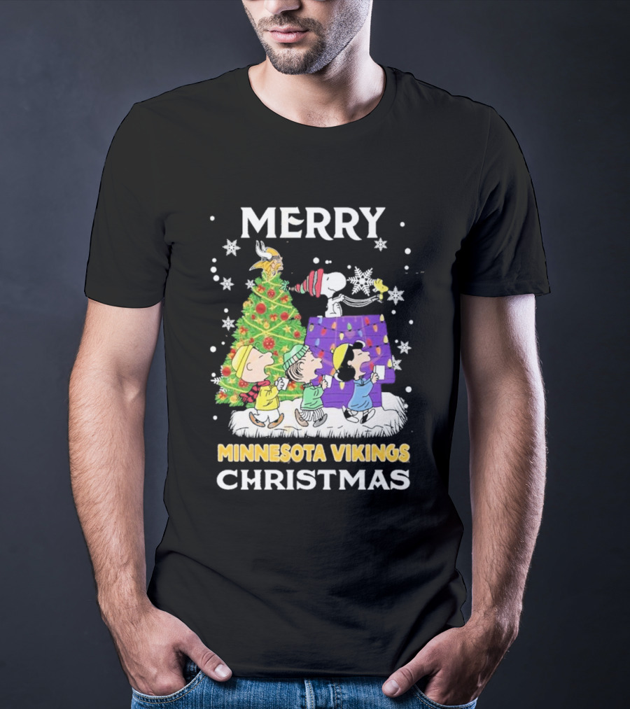 Merry Christmas Minnesota Vikings Snoopy Peanuts Holiday T-Shirt