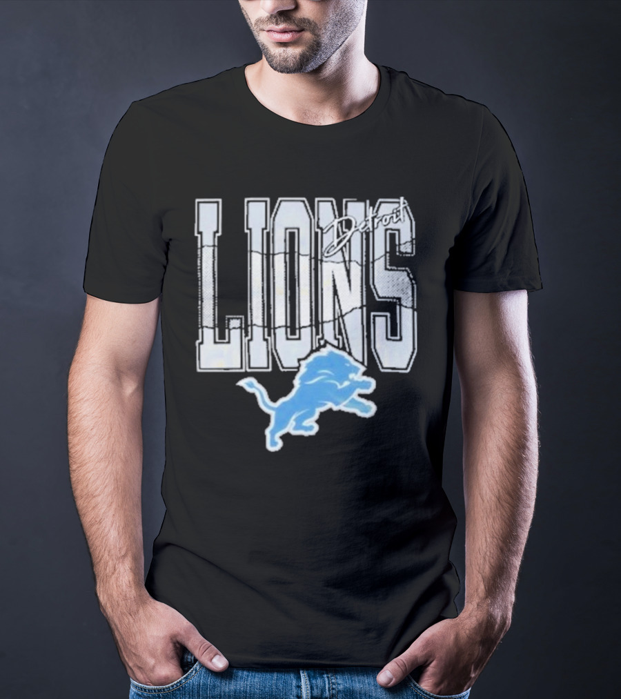 Detroit Lions Vintage Style Blue Lion Emblem On T-Shirt