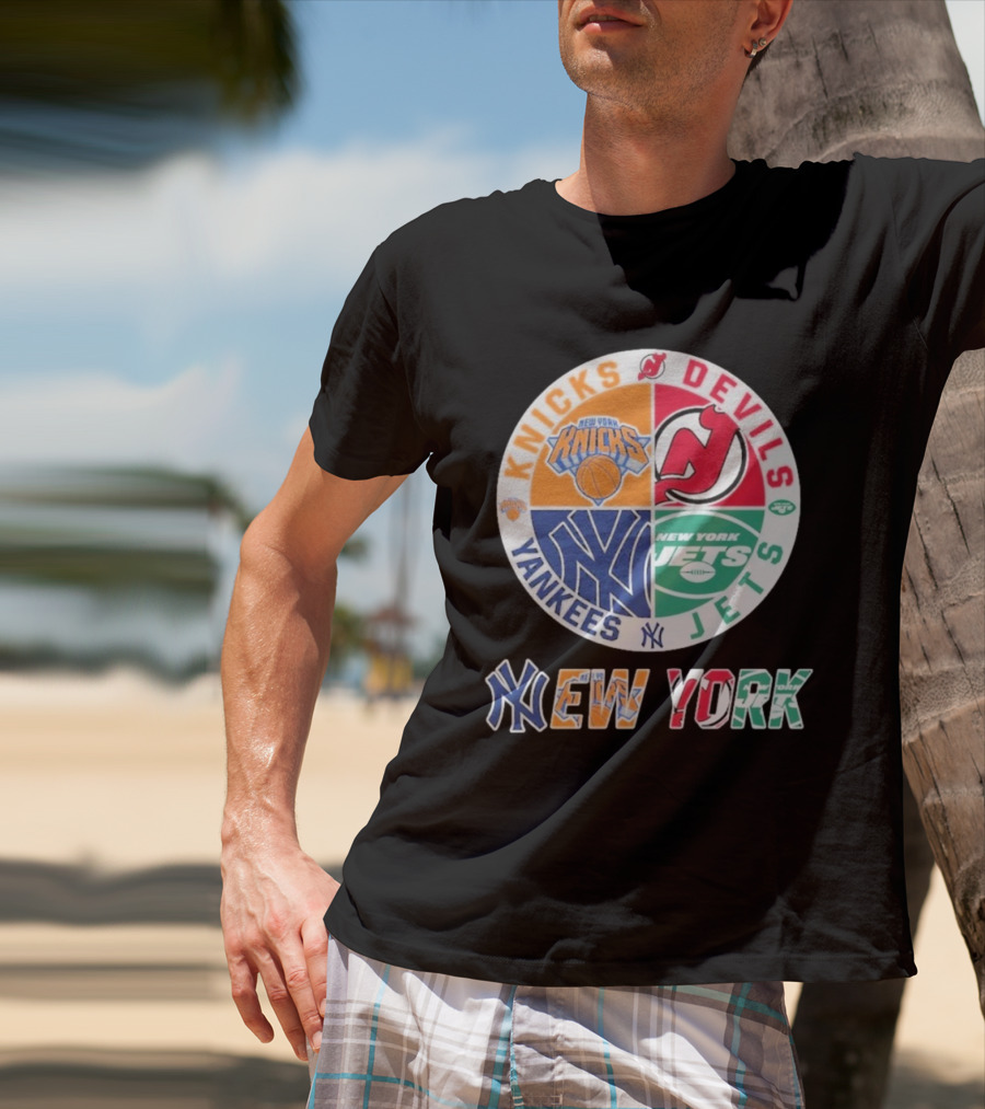 New York Knicks Yankees Jets Devils Circle New York T-Shirt