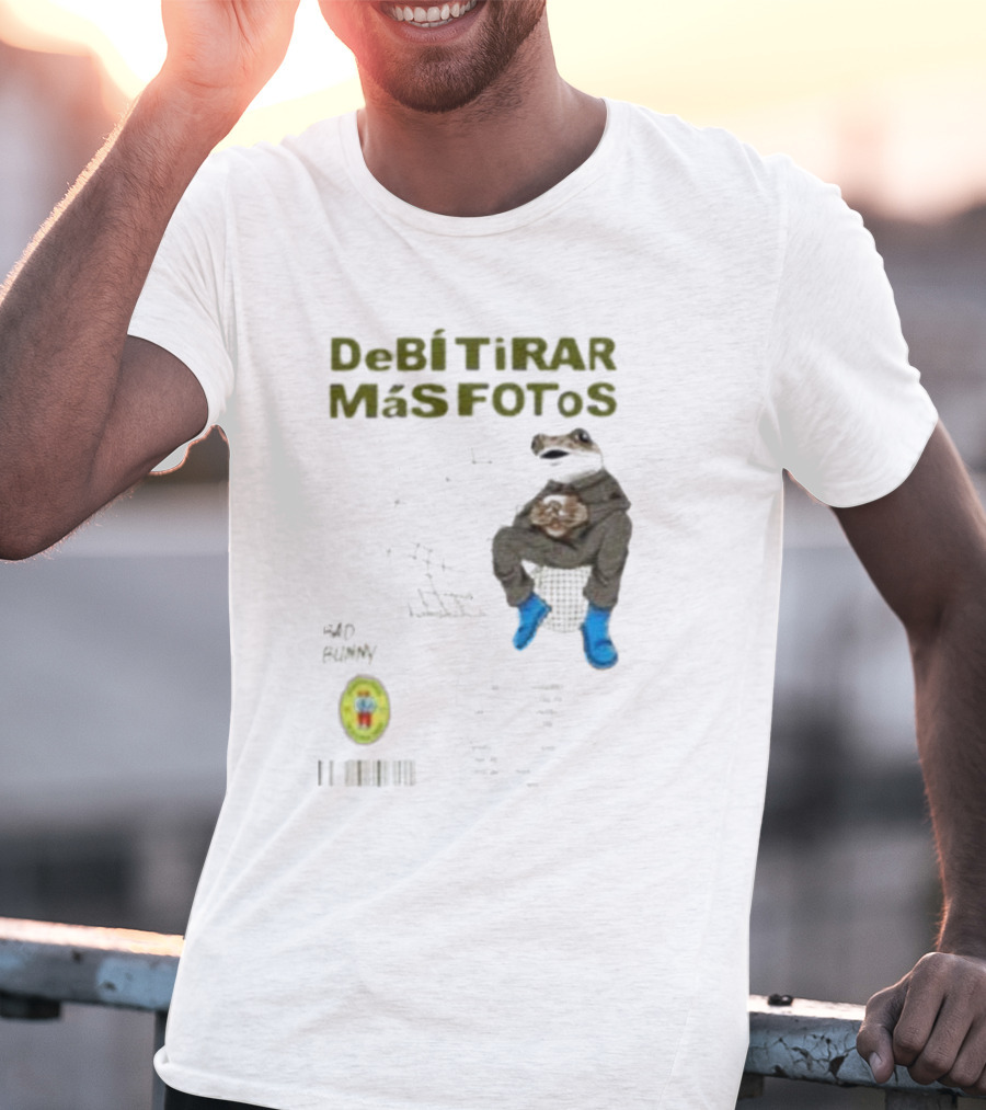 DeBI TiRAR MaS FOToS Bad Bunny 2025 Frog Sitting Blue Boots T-Shirt
