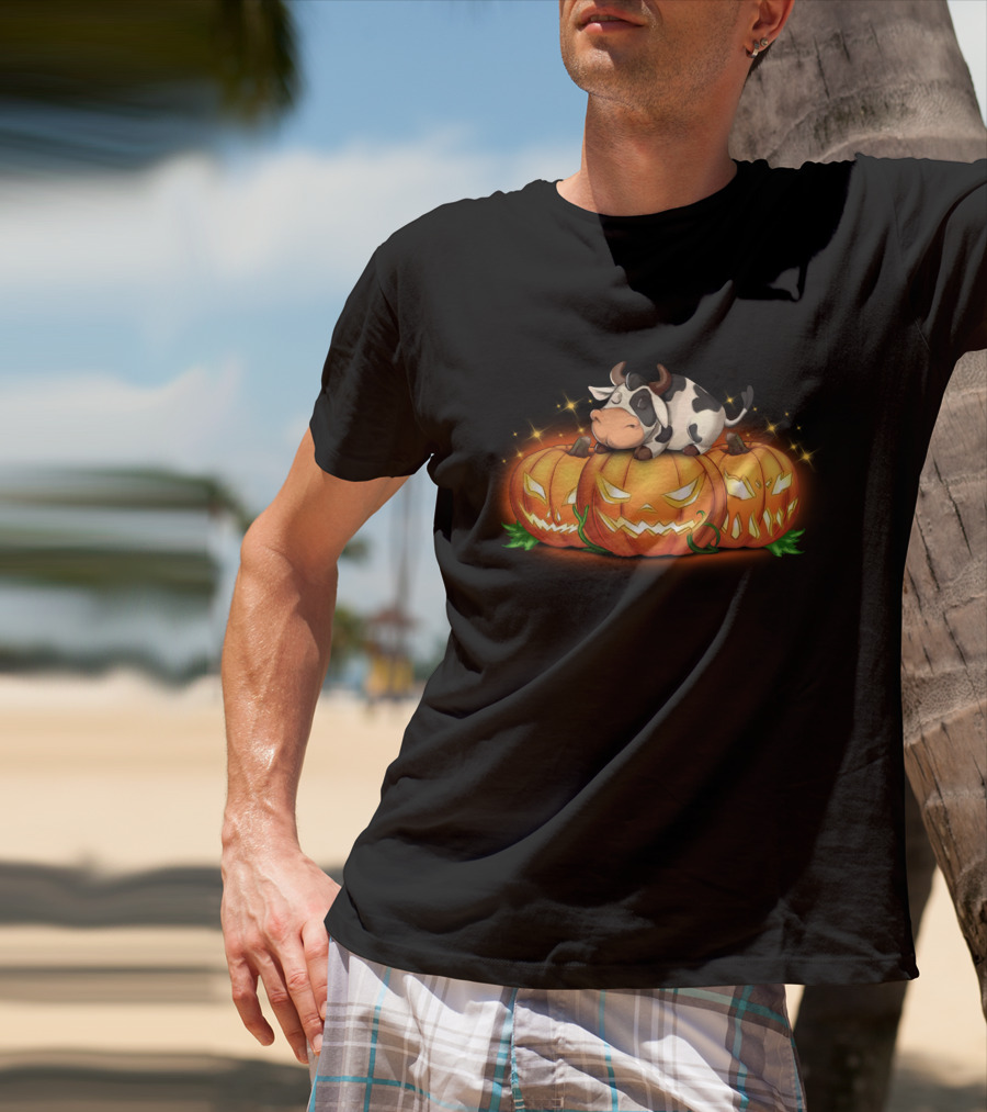 Sleeping Cow On Halloween Jack-O'-Lantern Pumpkins T-Shirt