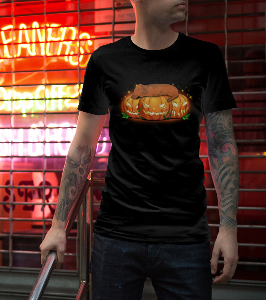 Dachshund Sleeping On Glowing Halloween Pumpkins T-Shirt