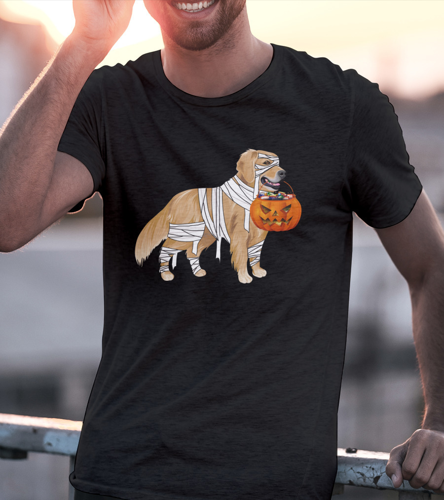 Golden Retriever Mummy With Halloween Pumpkin Basket T-Shirt