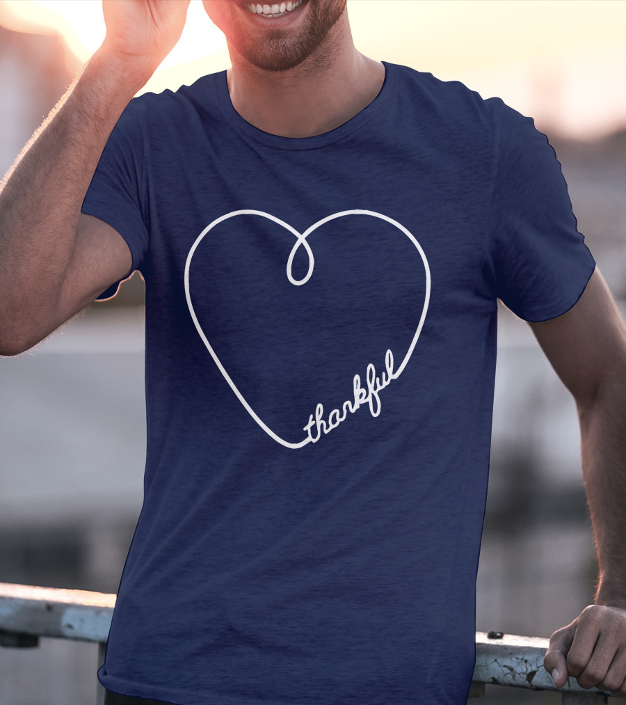 Thankful Script Heart Outline T-Shirt