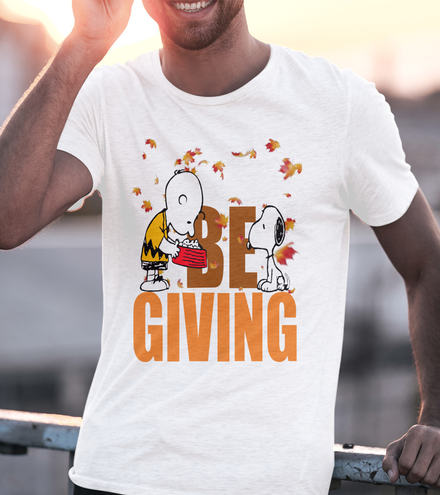 Charlie Brown And Snoopy Be Giving Thanksgiving Day Leaves T-Shirt