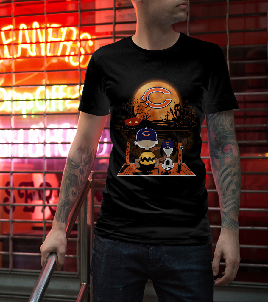 Charlie Brown Snoopy Chicago Bears Halloween Moon Scene T-Shirt