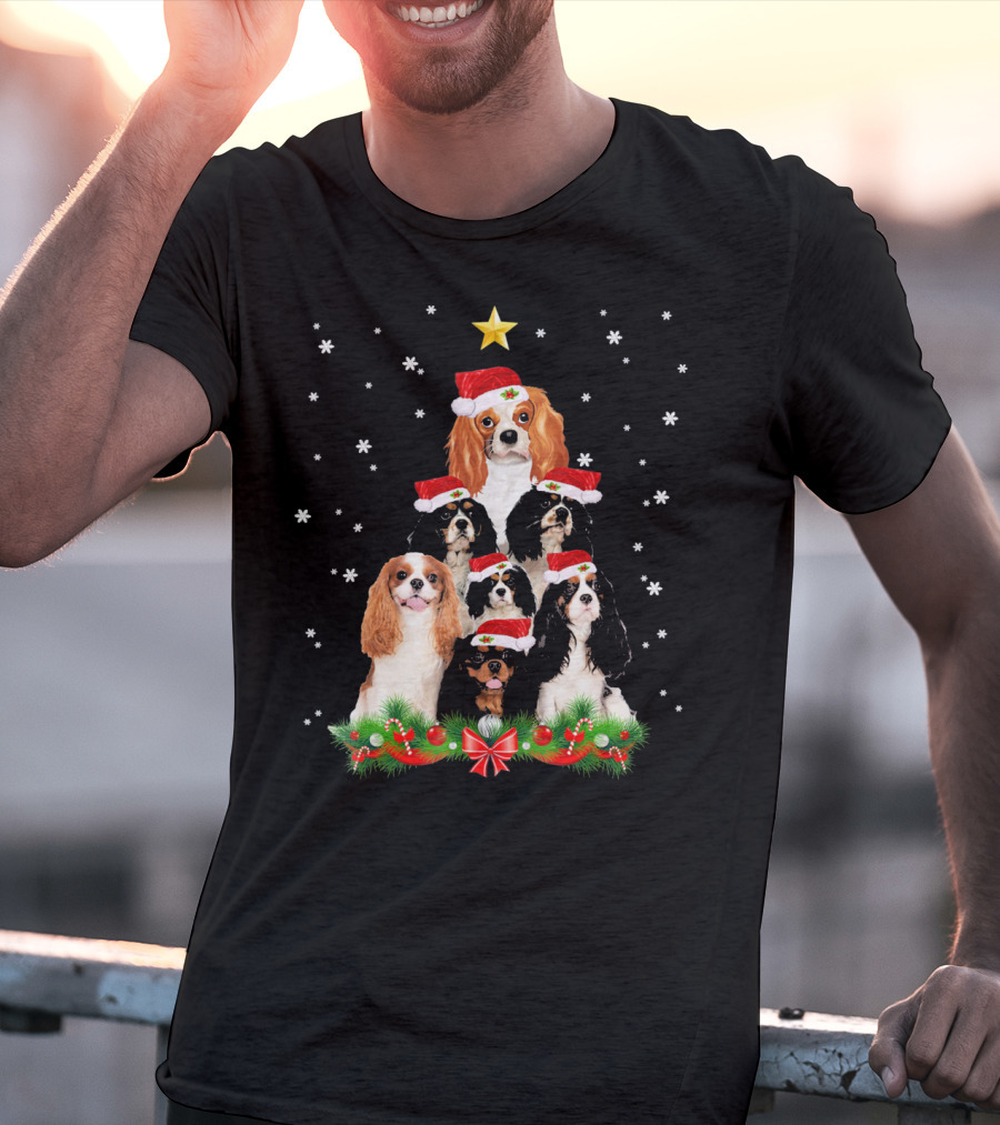 Cavalier King Christmas Tree With Santa Hat Dogs And Snowflakes T-Shirt