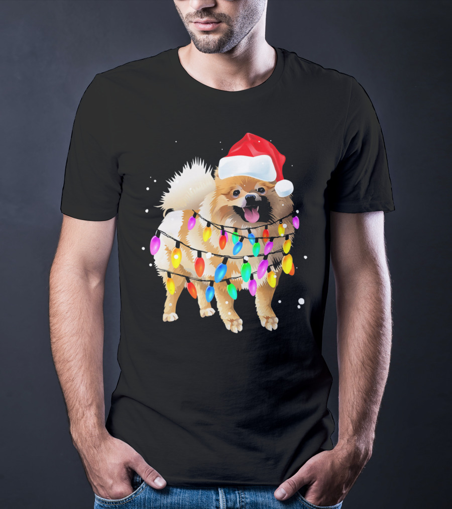 Pomeranian With Santa Hat And Colorful Christmas Lights T-Shirt