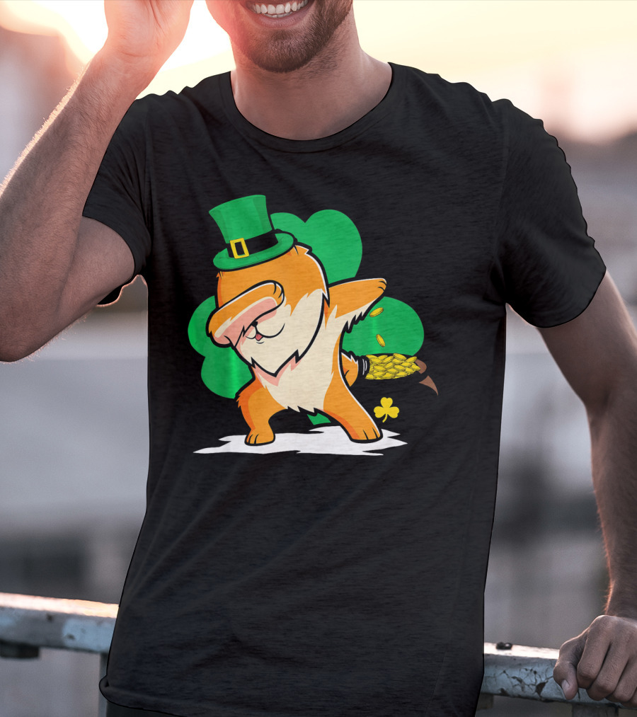 St Patrick's Day Dabbing Pomeranian With Leprechaun Hat And Shamrock T-Shirt