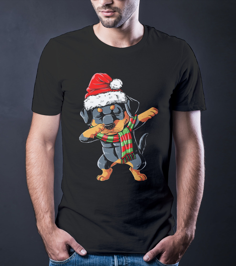 Dabbing Rottweiler Santa With Christmas Hat And Scarf T-Shirt