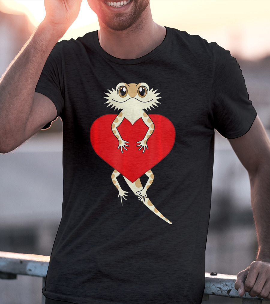 Cute Cartoon Bearded Dragon Hugging Heart Valentines T-Shirt