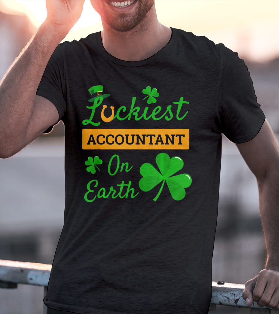 Luckiest Accountant On Earth St Patricks Clover Hat Shamrock T-Shirt