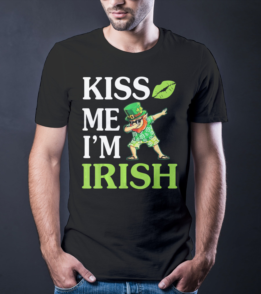 Kiss Me I'm Irish Leprechaun Dabbing Green Hat And Beard T-Shirt