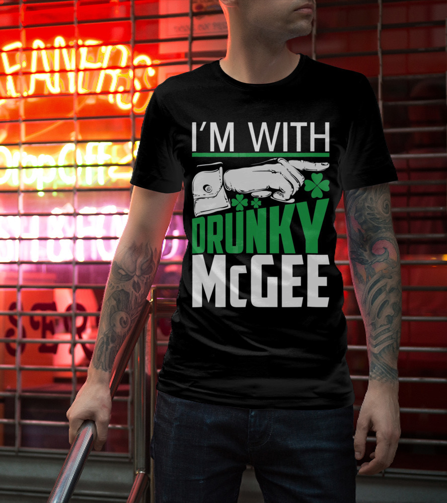 I'M WITH DRUNKY MCGEE St. Patrick's Day Shamrock Arrow T-Shirt