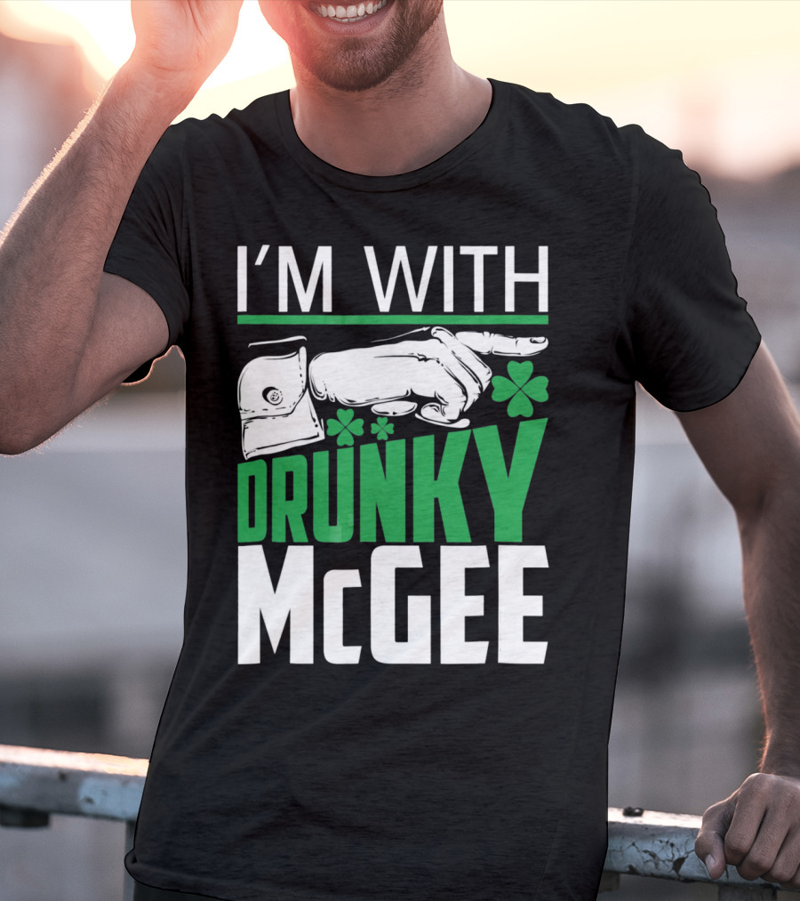 I'M WITH DRUNKY MCGEE St. Patrick's Day Shamrock Arrow T-Shirt