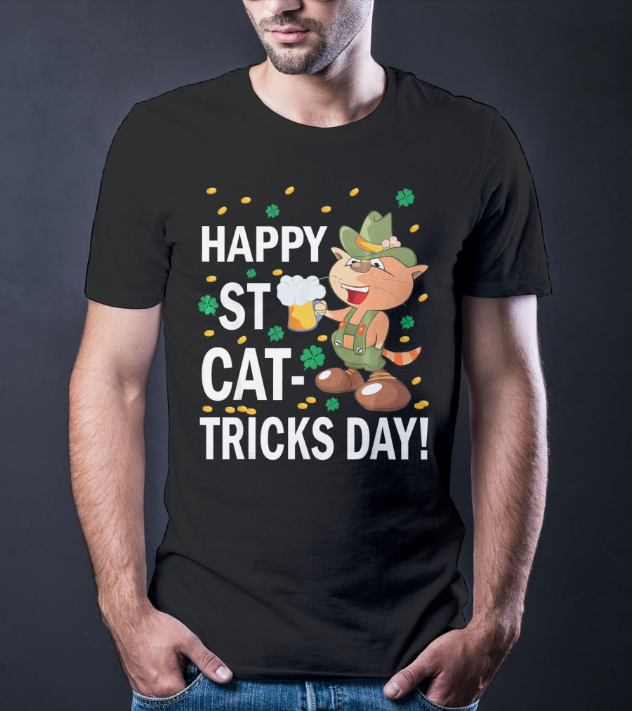 HAPPY ST CAT-TRICKS DAY CAT LEPRECHAUN DRINKING BEER WITH CLOVERS AND GOLD COINS T-Shirt
