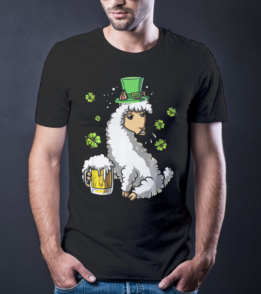Leprechaun Llama Alpaca St Patrick's Day Beer Holding Clover Shamrock T-Shirt