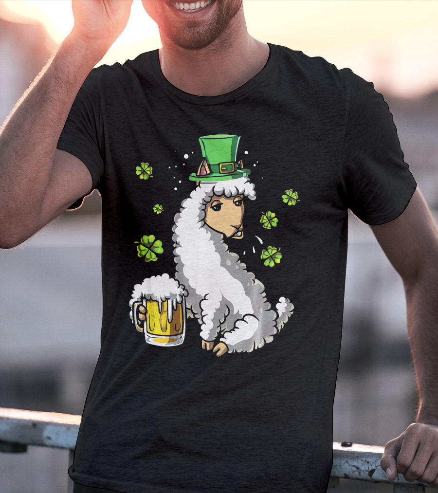 Leprechaun Llama Alpaca St Patrick's Day Beer Holding Clover Shamrock T-Shirt