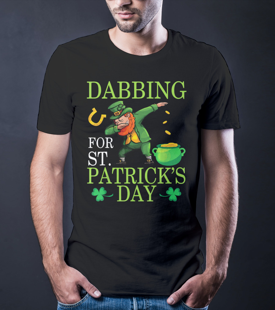 Dabbing Leprechaun Sprinkling Gold For St. Patrick's Day T-Shirt