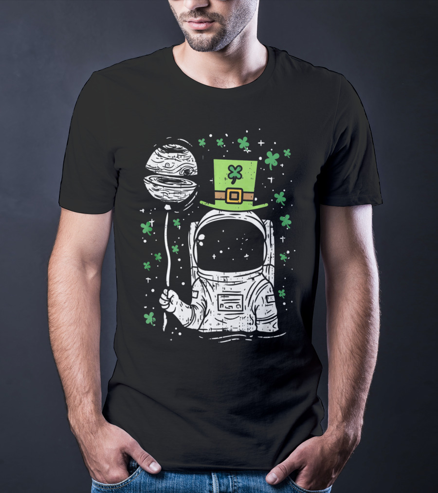 Irish Astronaut Holding Planet Balloon With Shamrocks And St Patrick's Hat T-Shirt