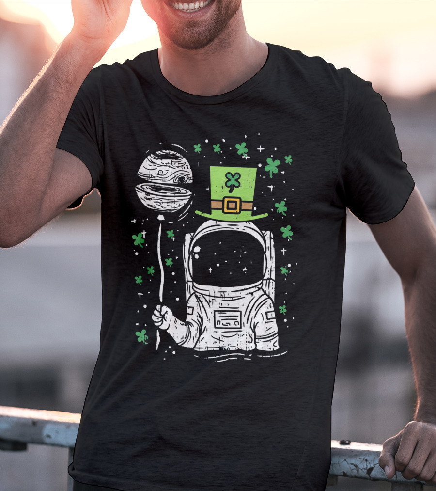 Irish Astronaut Holding Planet Balloon With Shamrocks And St Patrick's Hat T-Shirt