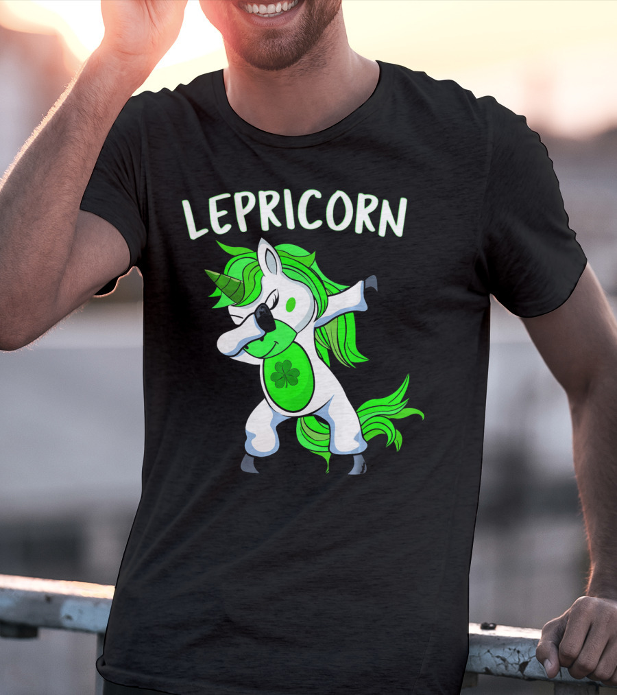 Lepricorn Dabbing Unicorn Leprechaun With Clover T-Shirt