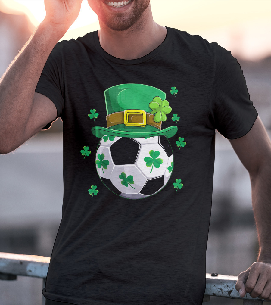 Leprechaun Hat Shamrock Soccer Ball St Patricks Day T-Shirt