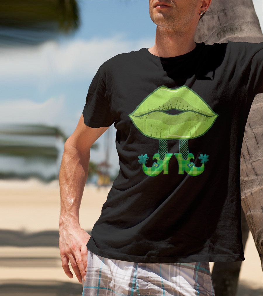 Kiss Lips Green Leprechaun Shoes Plaid Pattern St. Patrick's Day T-Shirt