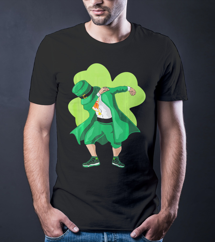 St. Patrick's Day Dabbing Leprechaun With Shamrock Background T-Shirt