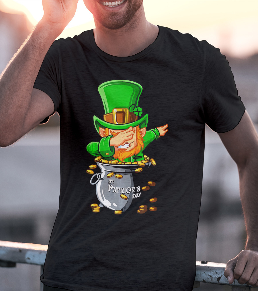 St Patrick's Day Dabbing Leprechaun With Pot Of Gold T-Shirt