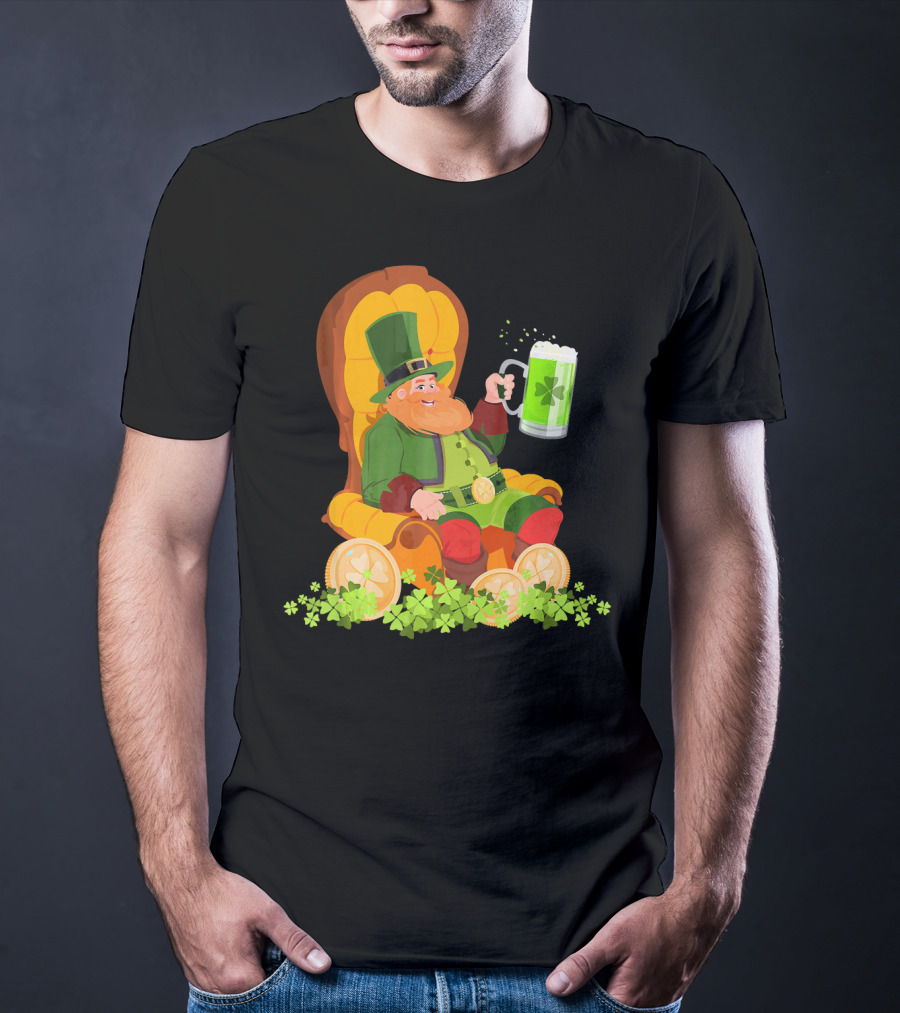 Leprechaun On Throne With Beer And Shamrocks St Patrick's Day T-Shirt