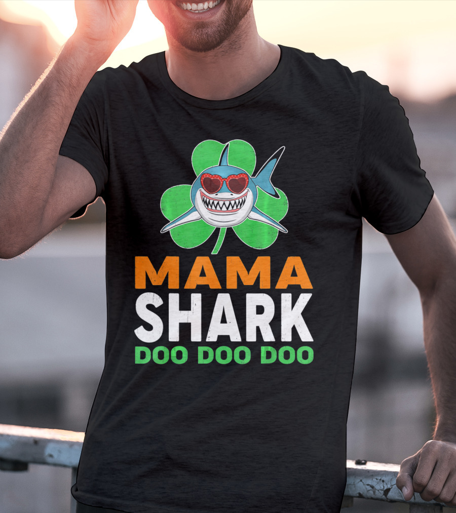 Mama Shark Doo Doo Doo St Patricks Day Shamrock T-Shirt
