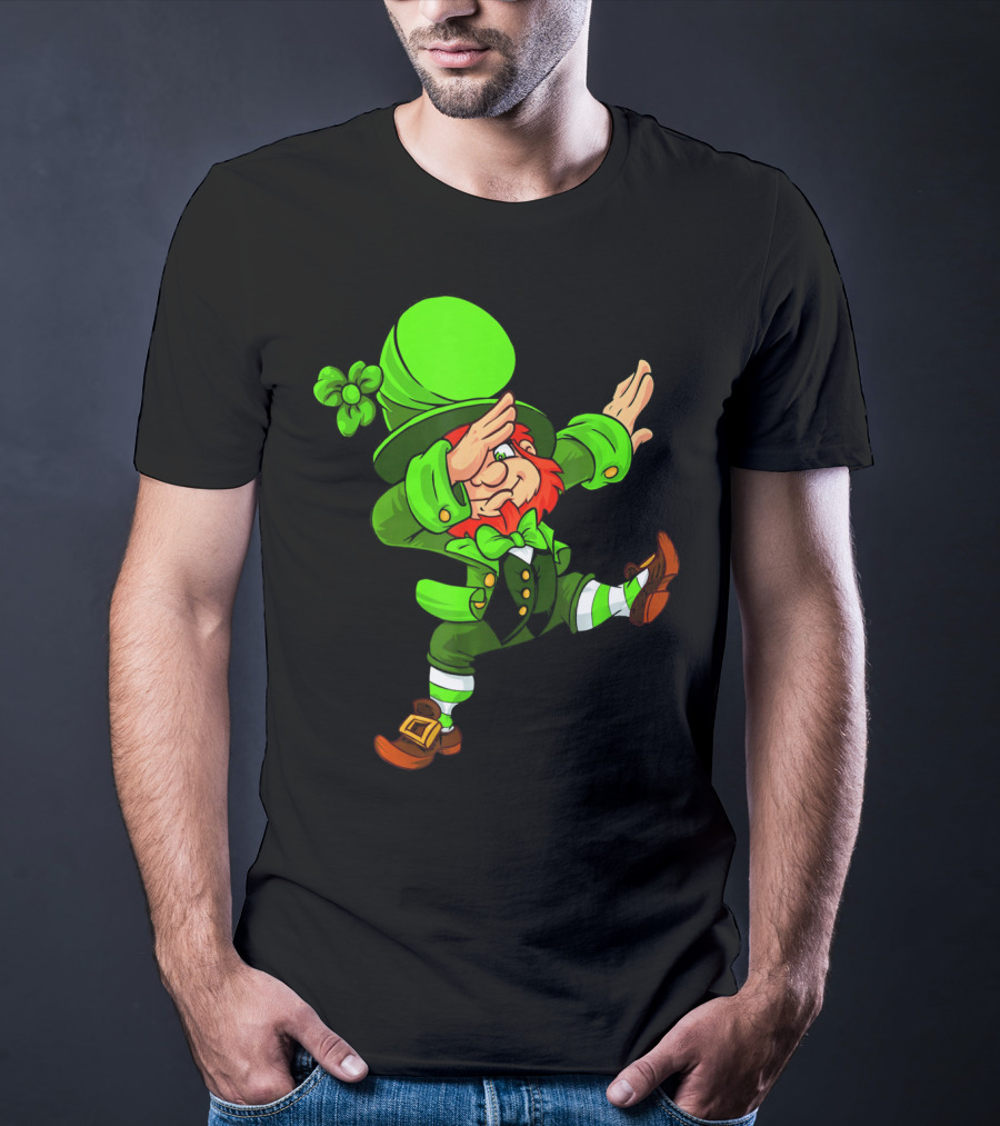 Funny Irish Dabbing Leprechaun With Green Hat And Shamrock T-Shirt
