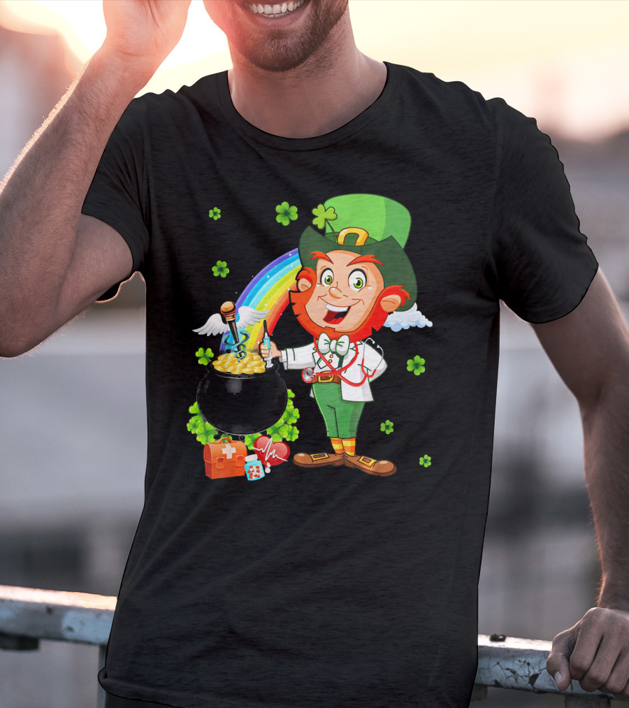 Lucky Medical Scrub Nurse Doctor Leprechaun With Pot Of Gold And Rainbow T-Shirt