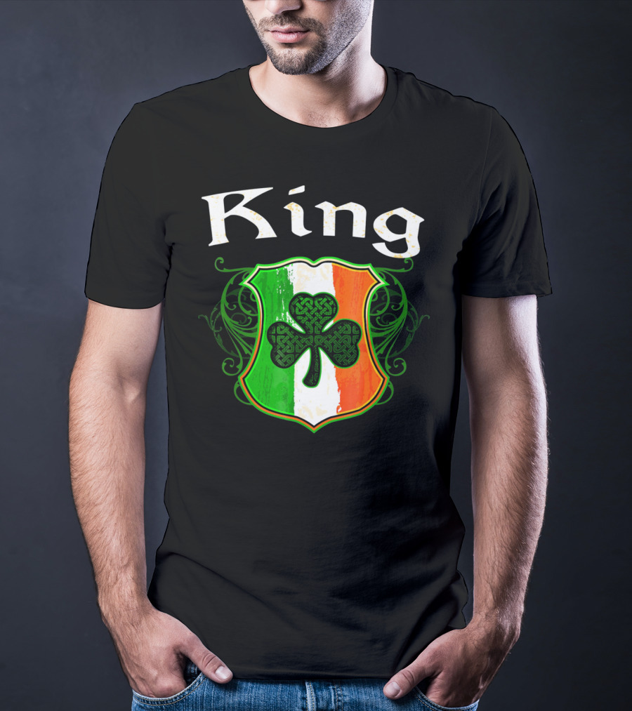 King Surname Irish Shamrock Crest T-Shirt